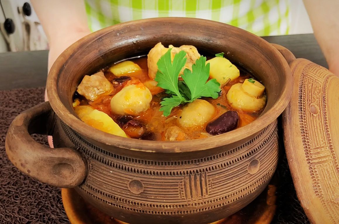 Ziemniaki z mięsem w garnkach: bezpieczeństwo żywnościowe i łatwość przyswajania